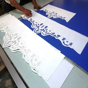 İşlemeli Stor Perde Üretim aşamasında